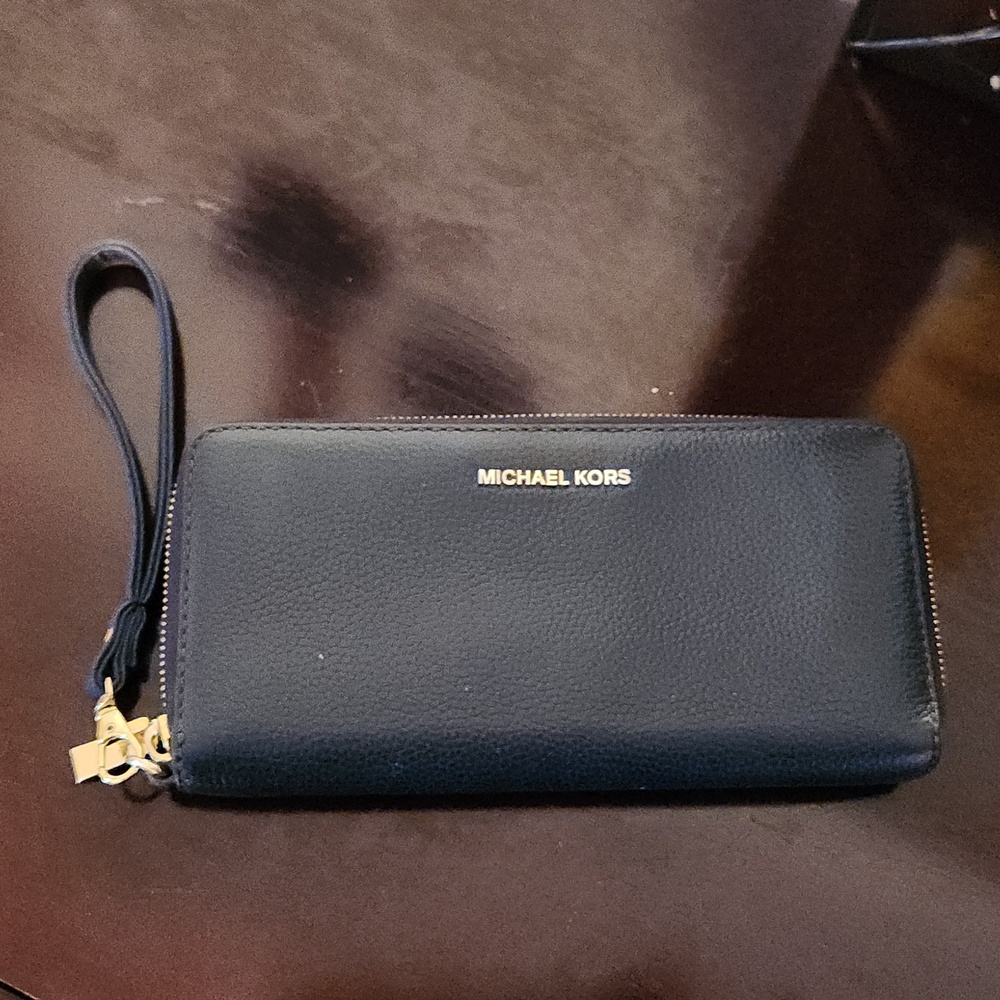 Michael Kors Wristlet Wallet